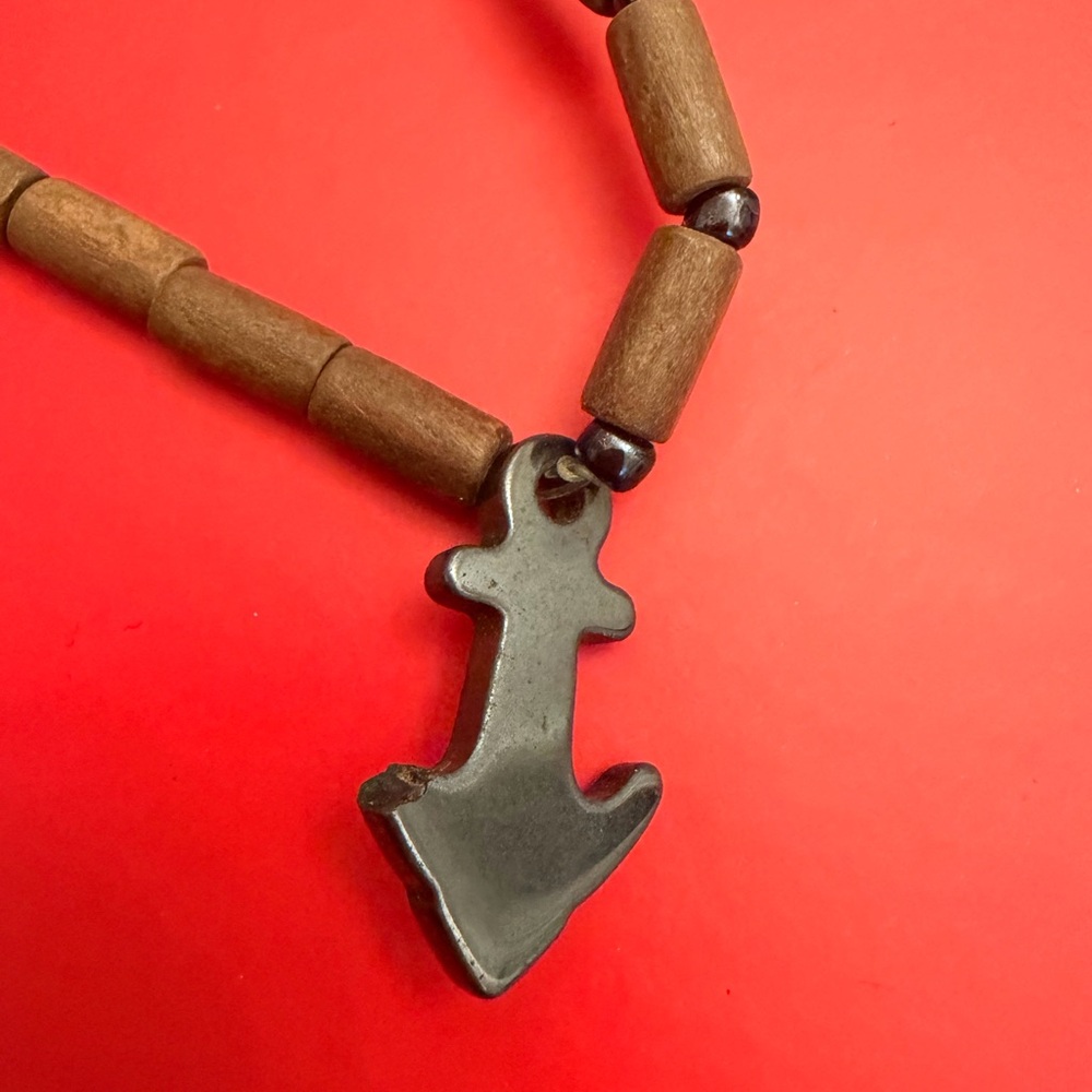 Fashion Jewelry Brown Wood Bead Necklace with Black Anchor Pendant